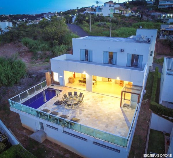 Ref:. 0026 – CASA EM ESCARPAS DO LAGO com 6 suítes com ar condicionado