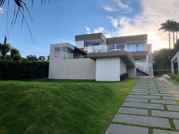 Ref:. 0008 – Casa recém construída em Escarpas do Lago – 7 suítes, piscina e saúna. - Image 3